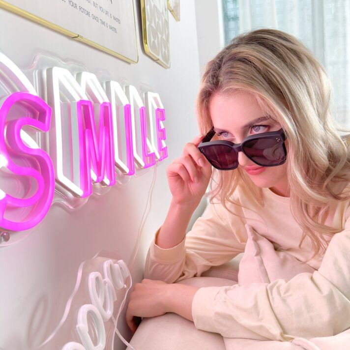 Brighten Up Your Space: Smile 3D Word Neon Sign for Bar, Office, and Festive Celebrations.