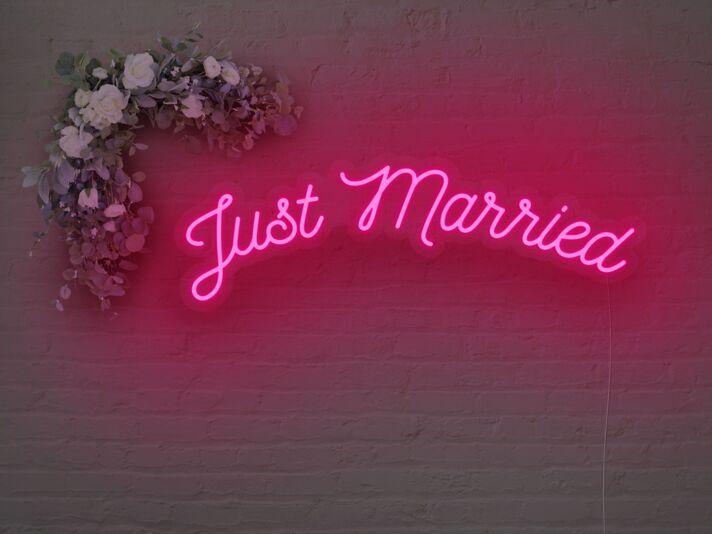 Just Married Arch Neon Sign