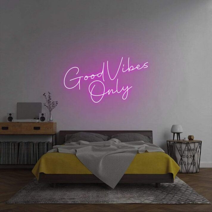 Good Vibes Only' Neon Sign