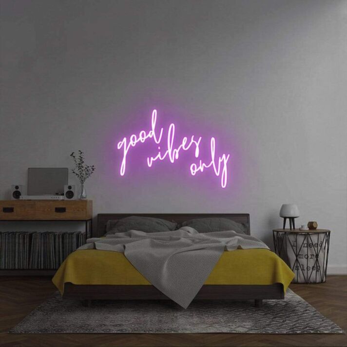 Good Vibes Only' Neon Sign