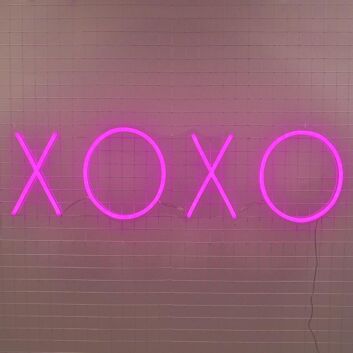 Xoxo Neon Sign adds romance to love-themed spaces