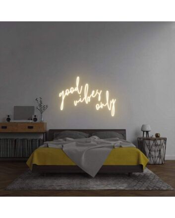 Good Vibes Only&#39; Neon Sign