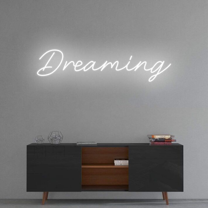Dreaming' neon sign
